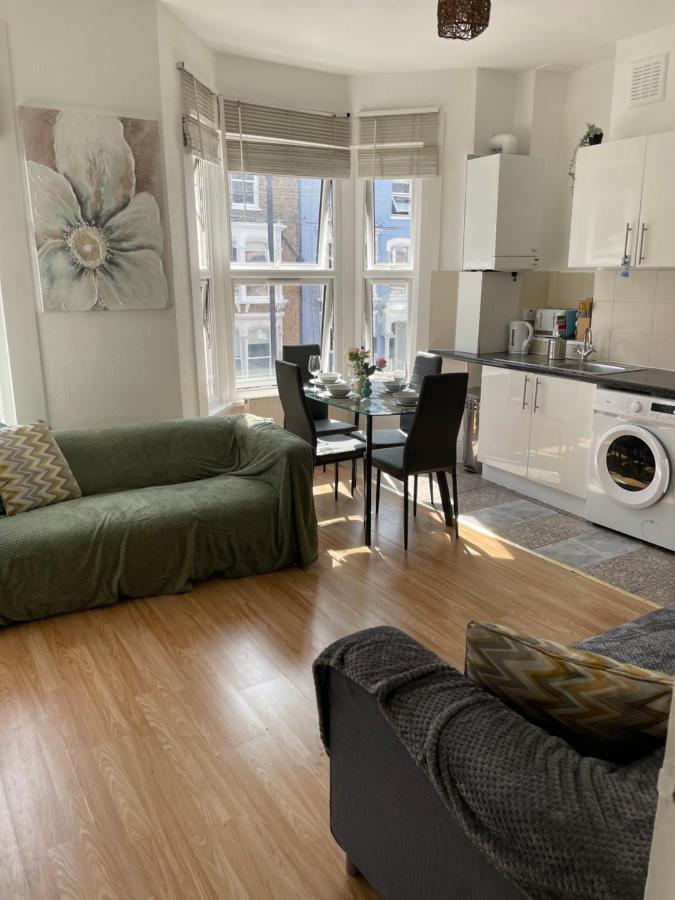 Large, Bright And Spacious 3 Bed Flat In Лондон Екстер'єр фото